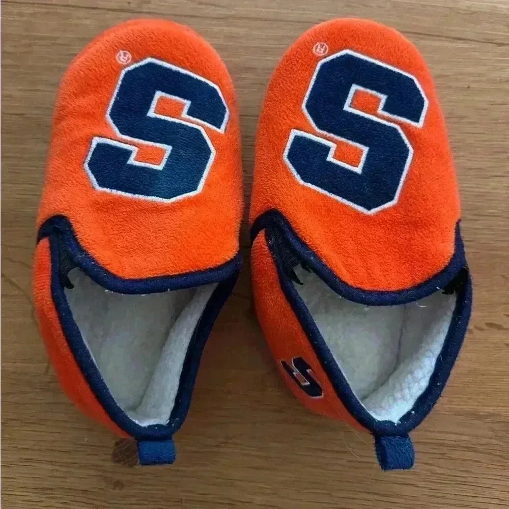 Syracuse slippers - Kids size XL
